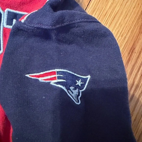 NFL Patriots Kids Red and Navy Hoodie - Picture 3 of 4